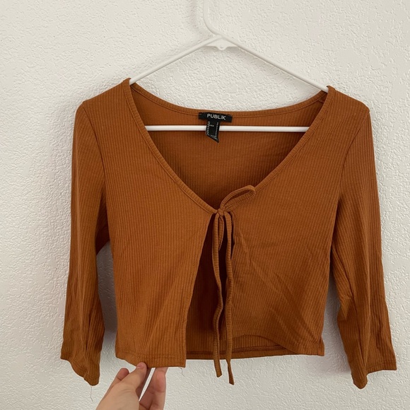 Brownish with slit on the chest top - Picture 2 of 3